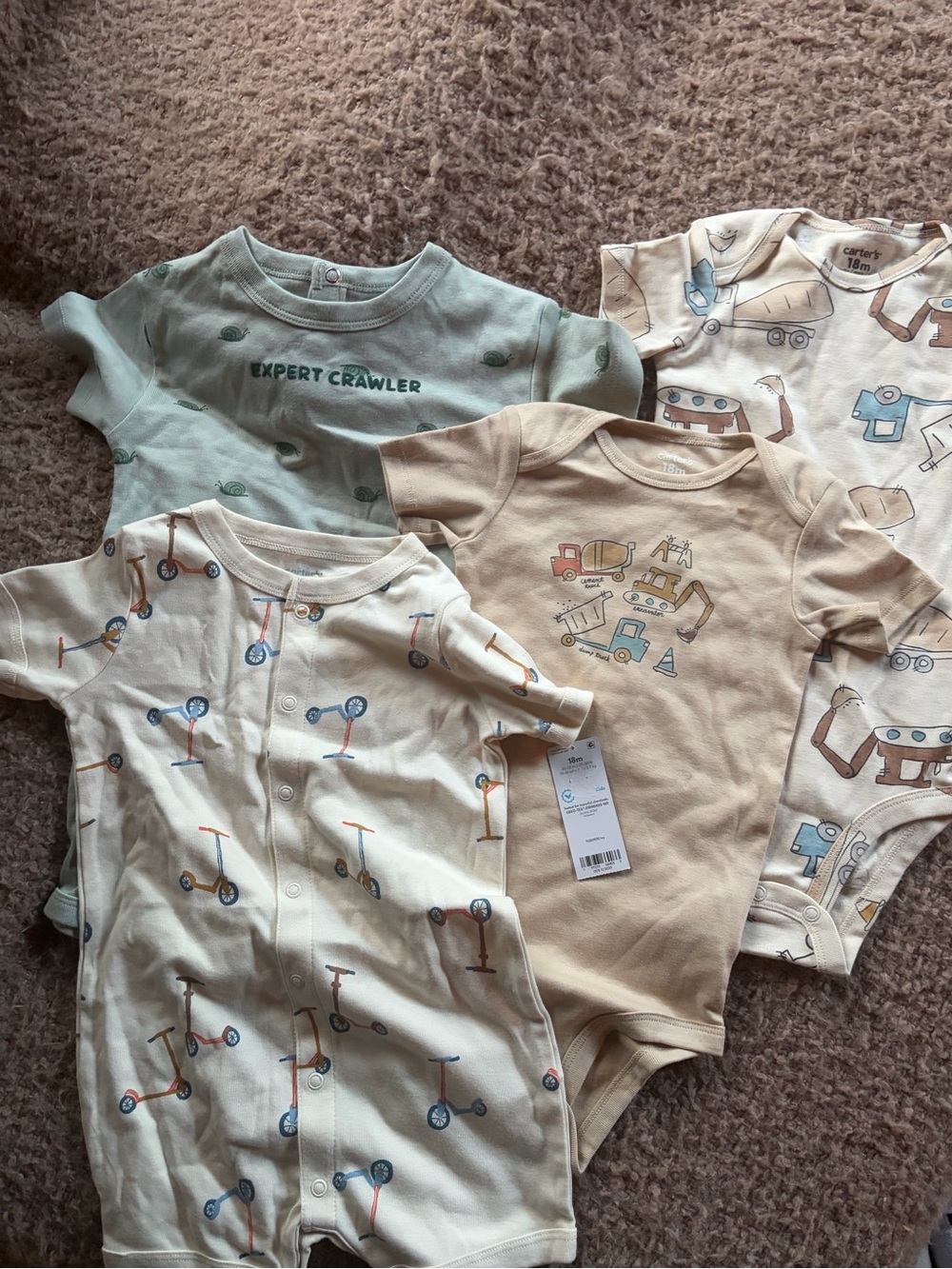 Lot 4 NWT Baby Boy 18 Months Bodysuits Short Sleeve Carters Neutral